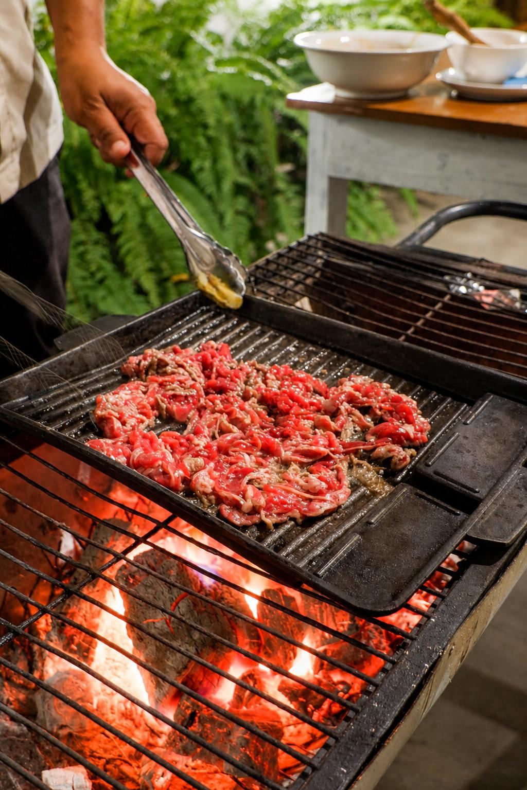 Layanan barbeque di Javabali Private Villa Yogyakarta